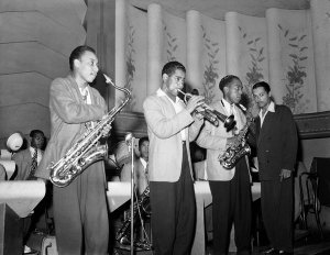 Charles "Teenie" Harris - Billy Eckstine orchestra with Lucky Thompson, Dizzy Gillespie, and Charlie Parker, 1944
