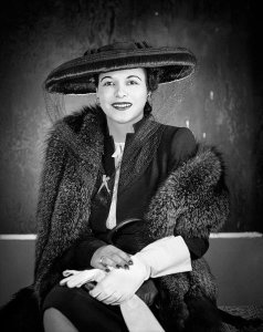Charles "Teenie" Harris - Portrait of woman wearing a fur stole, Harris Studio, ca. 1940-1945