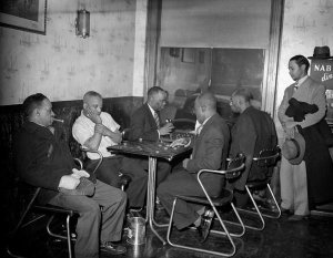 Charles "Teenie" Harris - Men playing checkers, Centre Avenue YMCA, c. 1946