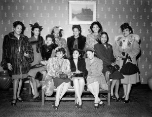 Charles "Teenie" Harris - Group portrait of beauty shop owners in Centre Avenue YMCA, February - March 194